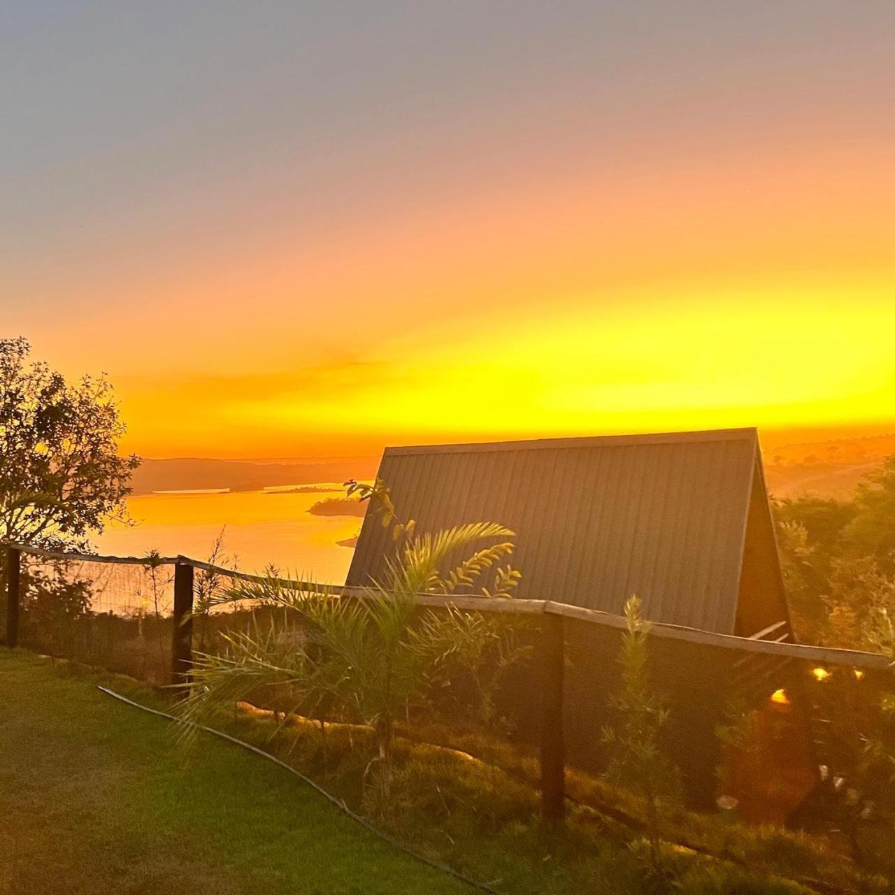 Chale Recanto - Ofuro, Banheira, Vista, Cachoeira E Lago Alexania Bagian luar foto